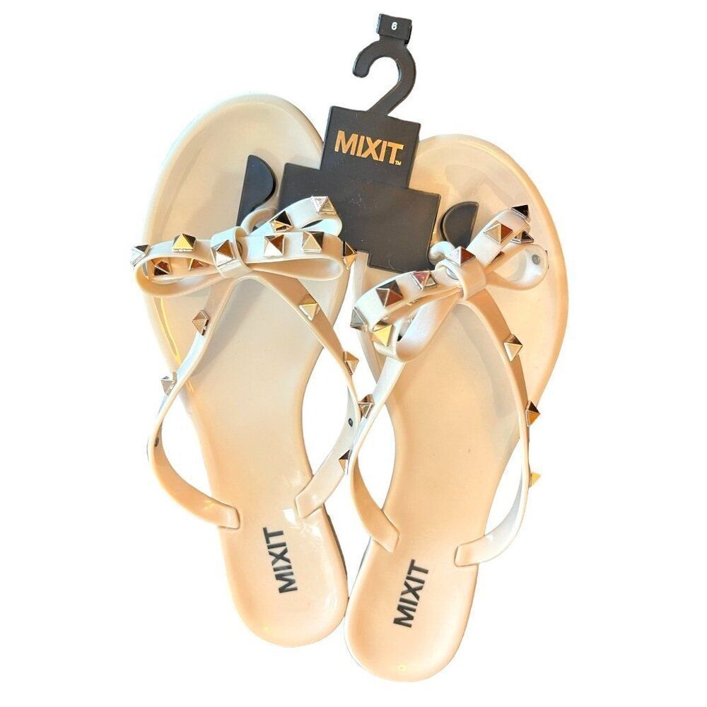 Mix It Tan Gold Studded Bow Sandals Flip Flops Size 6 NWT